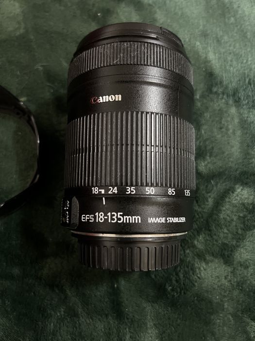 Obiectiv + parasolar Canon EFS 18-135mm F3.5-F5.6