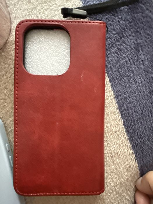 Отдам бесплатно чехлы на iphone 16 pro