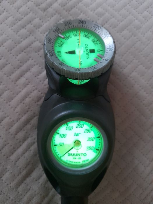 SUUNTO consolă cu busolă și manometru presiune butelie scufundari