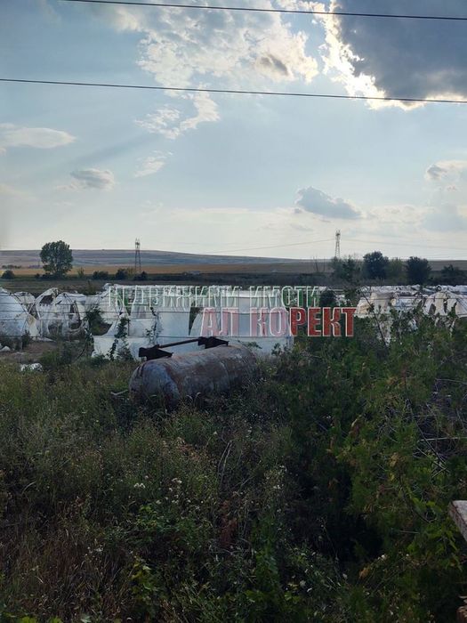 Стопанство с къща, Варна област - с.Чернево площ 42000 кв.м. цена 260