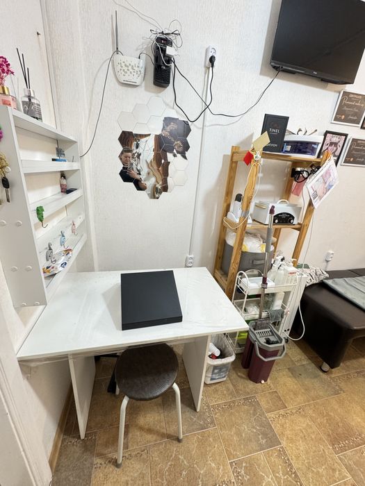 Сдаю место маникюрное,лами,шугаринг,прически макияж с Вашим оборудов