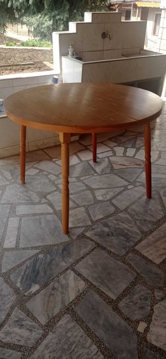 Кухненска маса за хранене