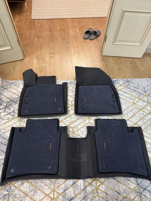 Продам полики zeekr 001 оригинальные