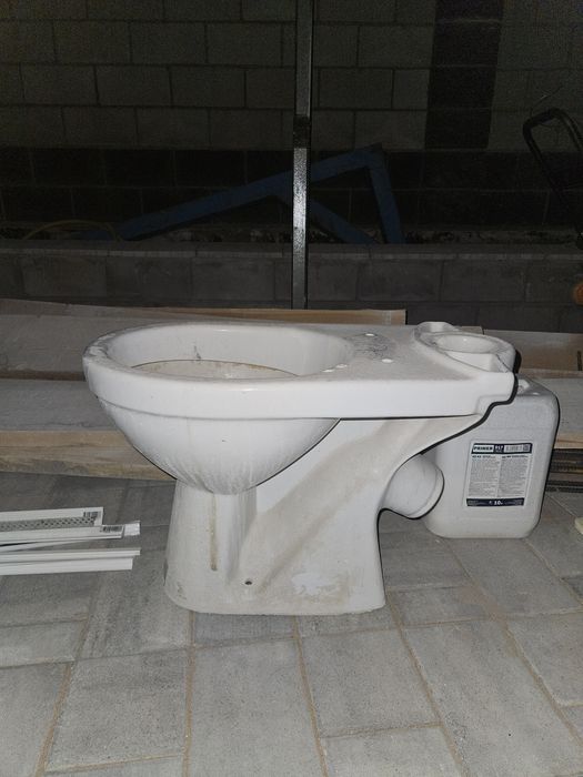 Продам б/у унитаз без бочка