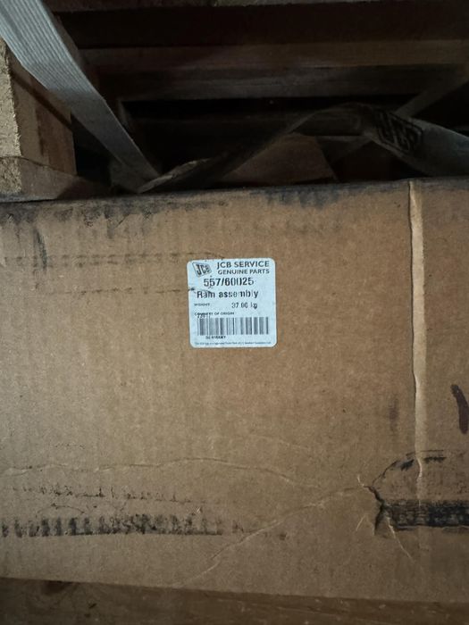 Stoc piese JCB originale – lot mare – oportunitate revânzare