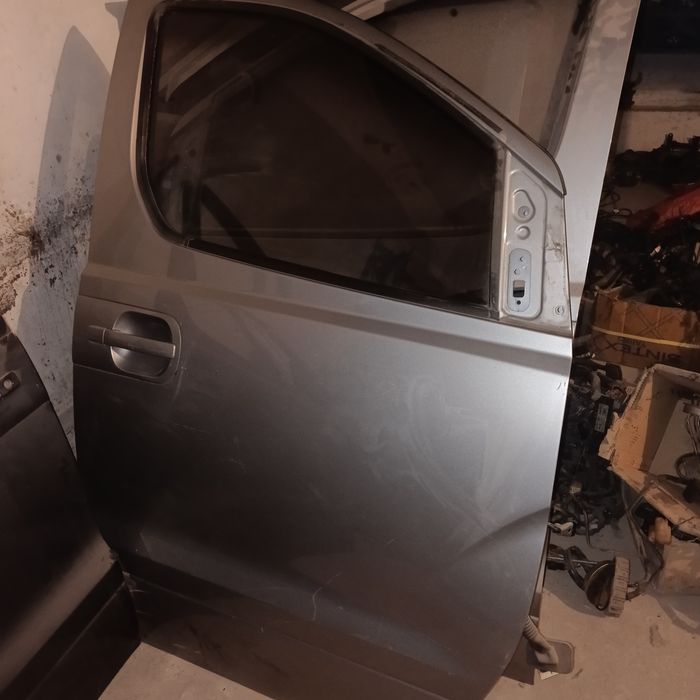 Двери на гранд старекс н1