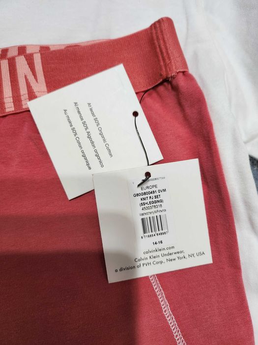 Спортен дамски екип на Calvin Klein