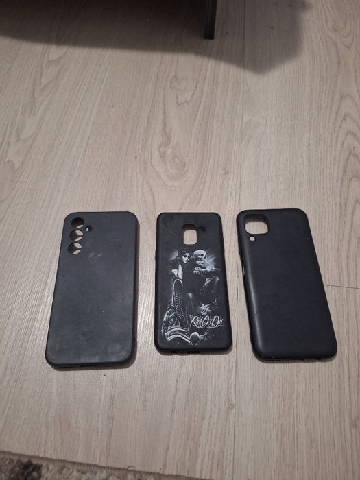 Vând diverse huse și folii