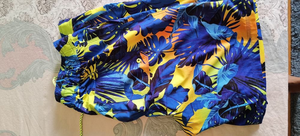 Продавам мъжки бански Quicksilver Adidas