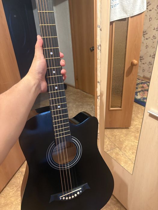 Продам гитара с чехлом