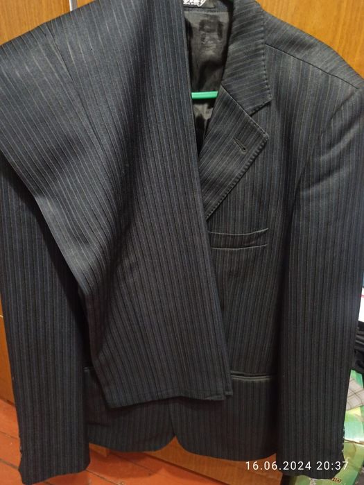Продам мужской костюм