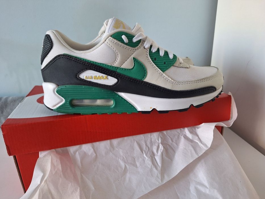 Nike Air Max 90.