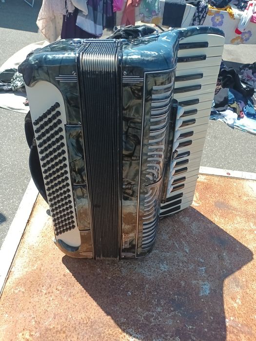 Vând acordeon italian