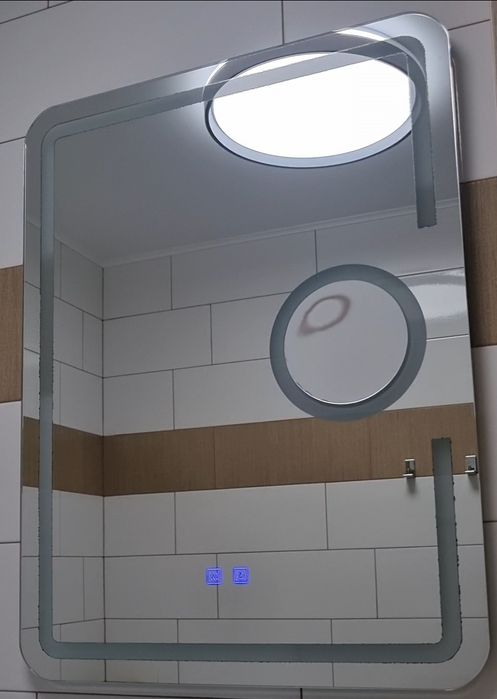 Oglinda baie cu lupa