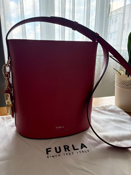 Дамска чанта от естествена кожа  FURLA