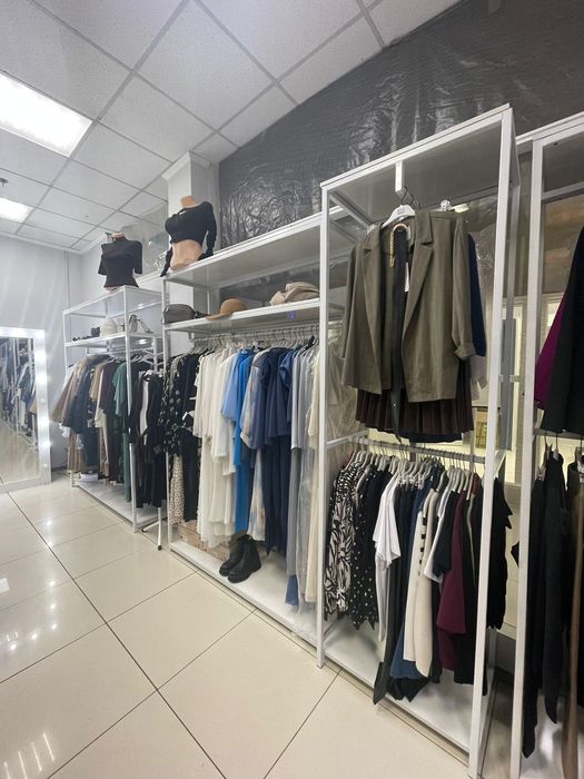 Продам торговое оборудование для бутика одежды