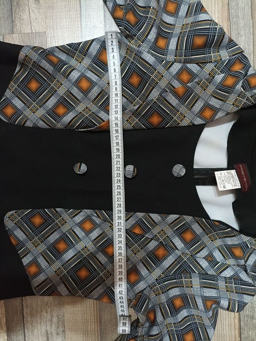 Rochie elegantă, mulată, midi, cu imprimeu