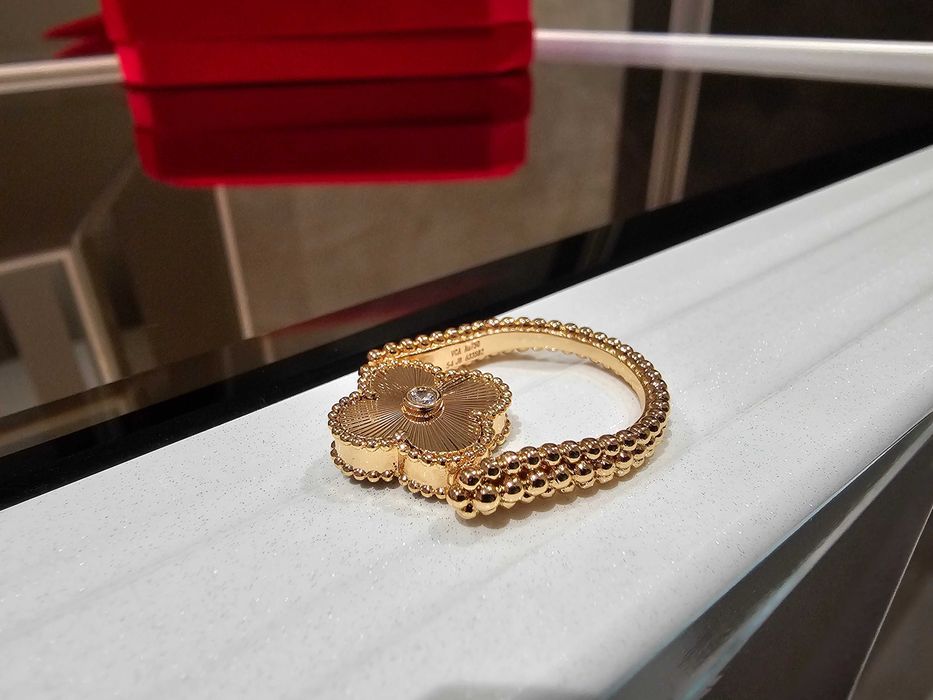 Van Cleef & Arpels VCA Rose Gold Reversible Alhambra Дамски Пръстен