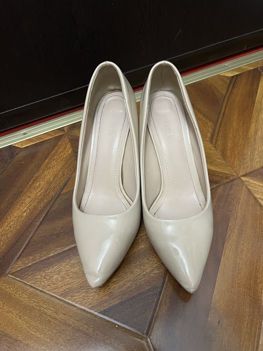 Pantofi cu toc crem, marimea 39