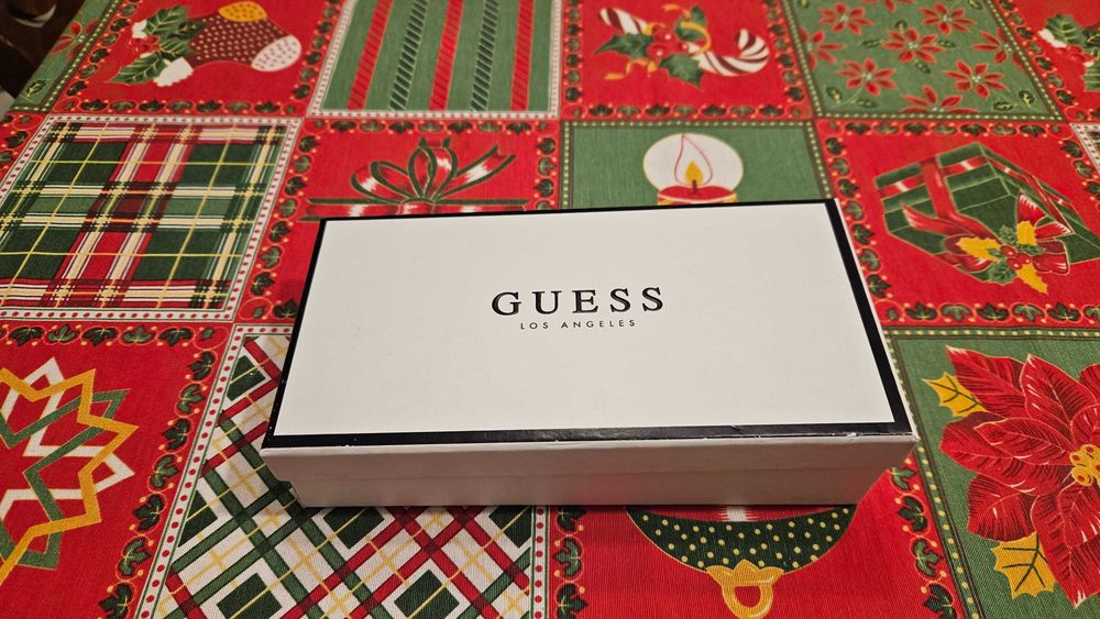 Дамски кожен портфейл Guess