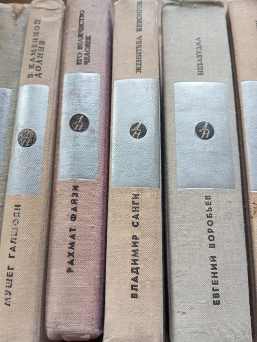 Книги продам срочно