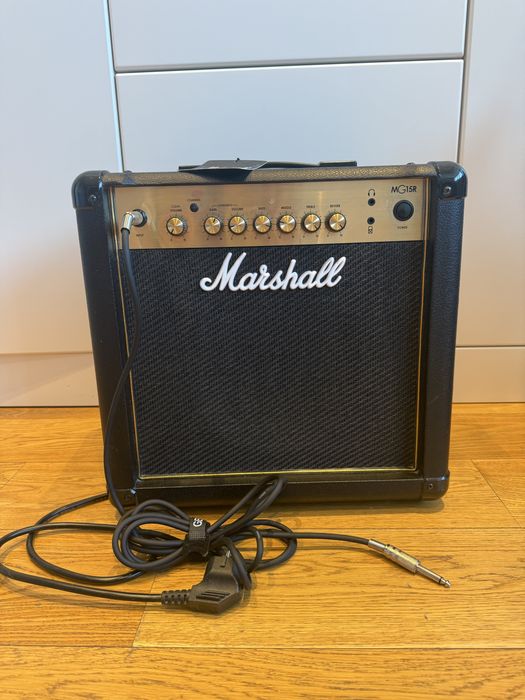 Комбоусилитель Marshall MG15G черный