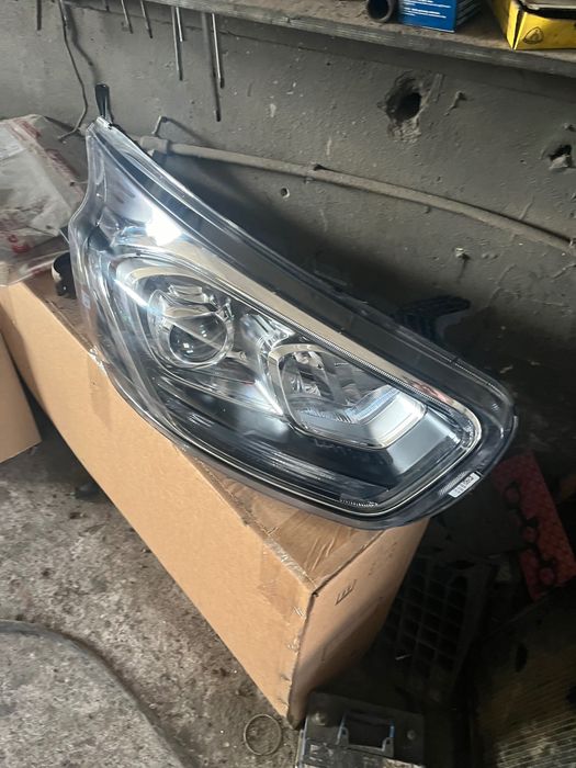 Десен фар за бус Форд