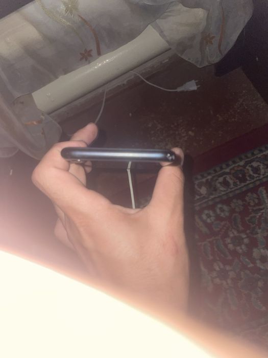 Iphone se 2020 iclout 64 qora