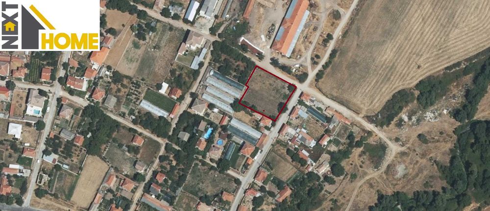 Два съседни парцела, подходящи за жилищно застрояване