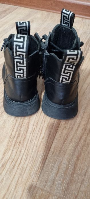 Продам ботинки осень весна