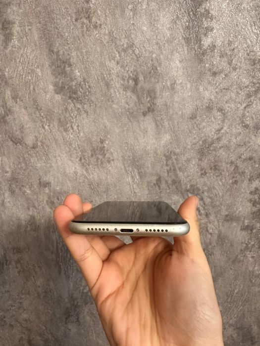 Vând iphone 11 în stare perfectă