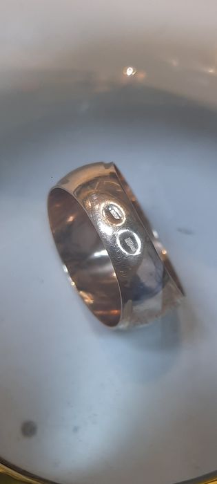 Продам золотое кольцо 135000