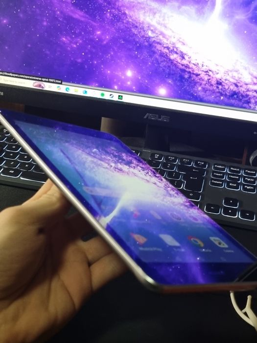 Tableta Huawei in stare excelenta cu incarcator