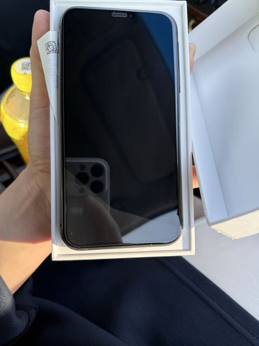 Продам айфон 11