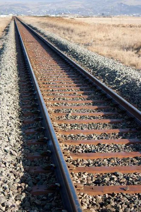 Продаётся земля 3,7 га и база 2,2 га  Ахангаран с железнодорожн веткой