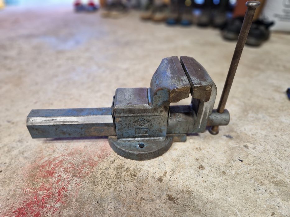 Mengina profesionala de banc FZA Mondial