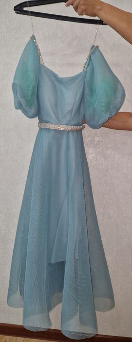 Красивое бирюзовое платье