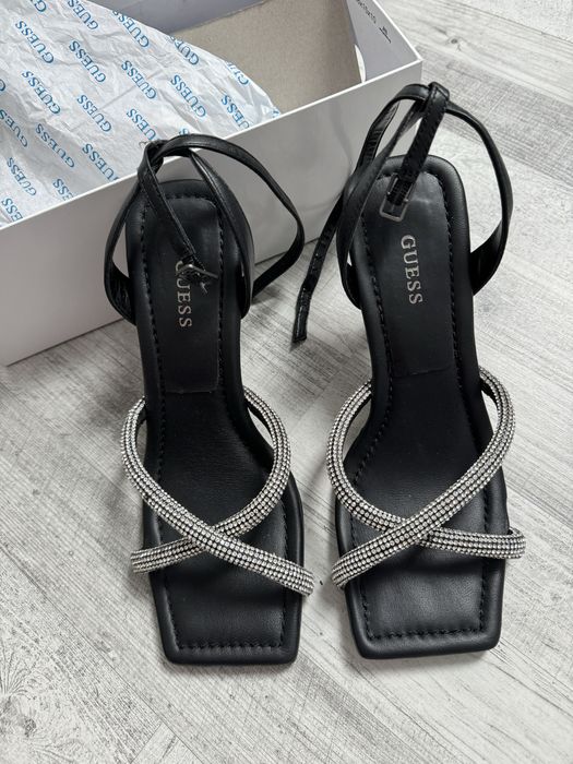 Sandale Guess cu ștrasuri