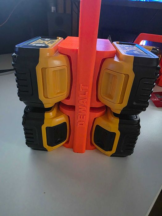 Suport baterii DEWALT / Milwaukee 4/6 acumulatori