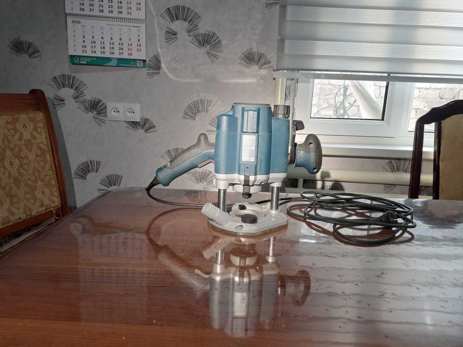 Фрезер  BOSCH Professional GOF 1250 CE HEVY DUTY