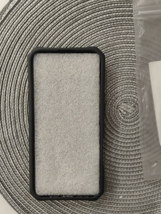 Продавам Case за Iphone 16pro max (Heavy duty)