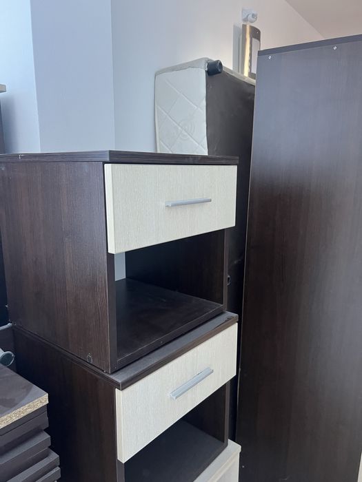 Продавам мебели гардероби,нощни шкафчета,тоалетка от хотел