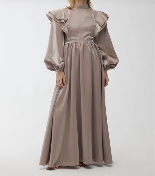 Дълга рокля в цвят капучино