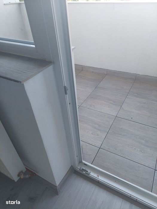 Piața Rogerius- 2 cam renovat, et.2 cu lift