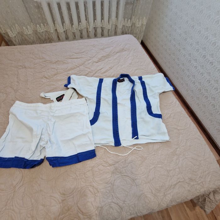 Продам кимоно 4 вида