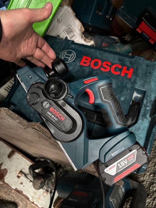 Rindea Bosch GHO 18 V-LI impecabila ,Valiza ,incarcator ,Acumulator 18v 4Ah