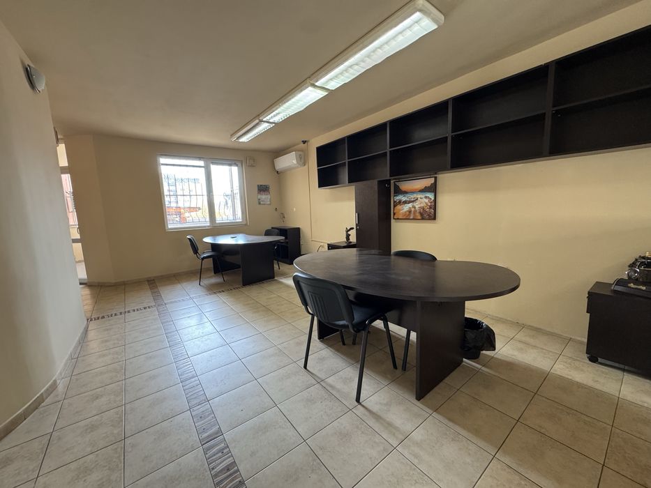 Дава се под наем Офис в Стара Загора, Център - 77 кв.м за 357 € - Снимка #1