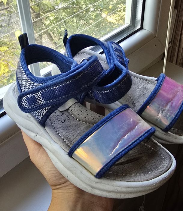 Детская обувь. Босоножки на девочку