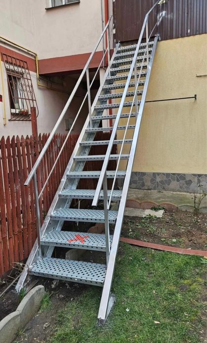 Scari zincate de exterior