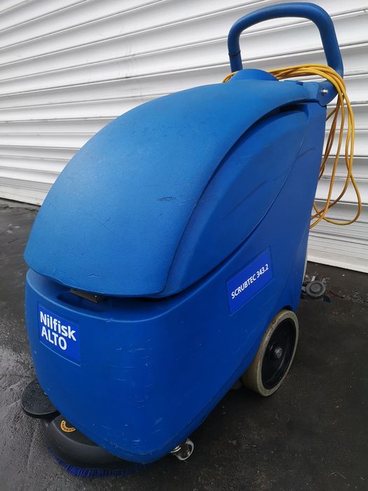 Подопочистваща Машина Nilfisk Scrubtec  на 220V  За всички Настилки